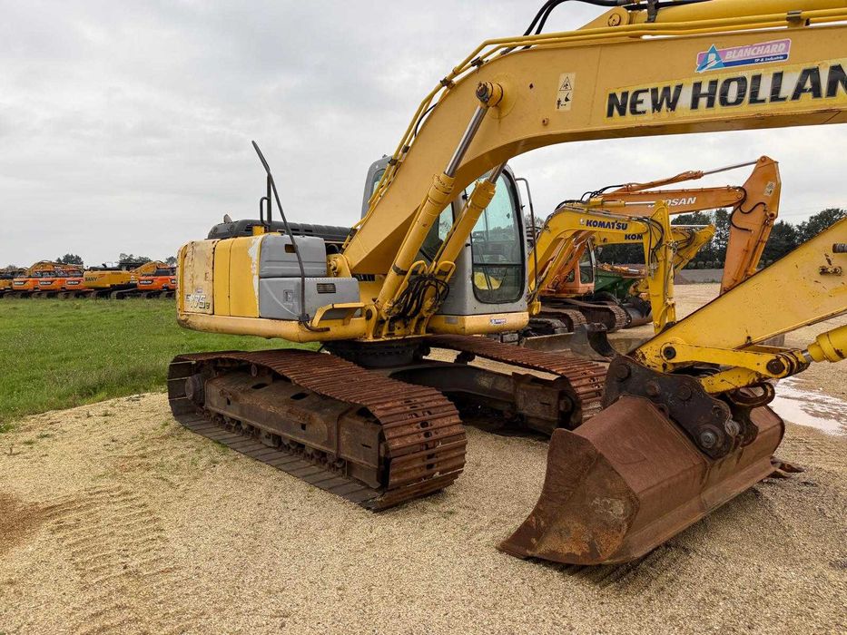 De vanzare Excavator New Holland E175