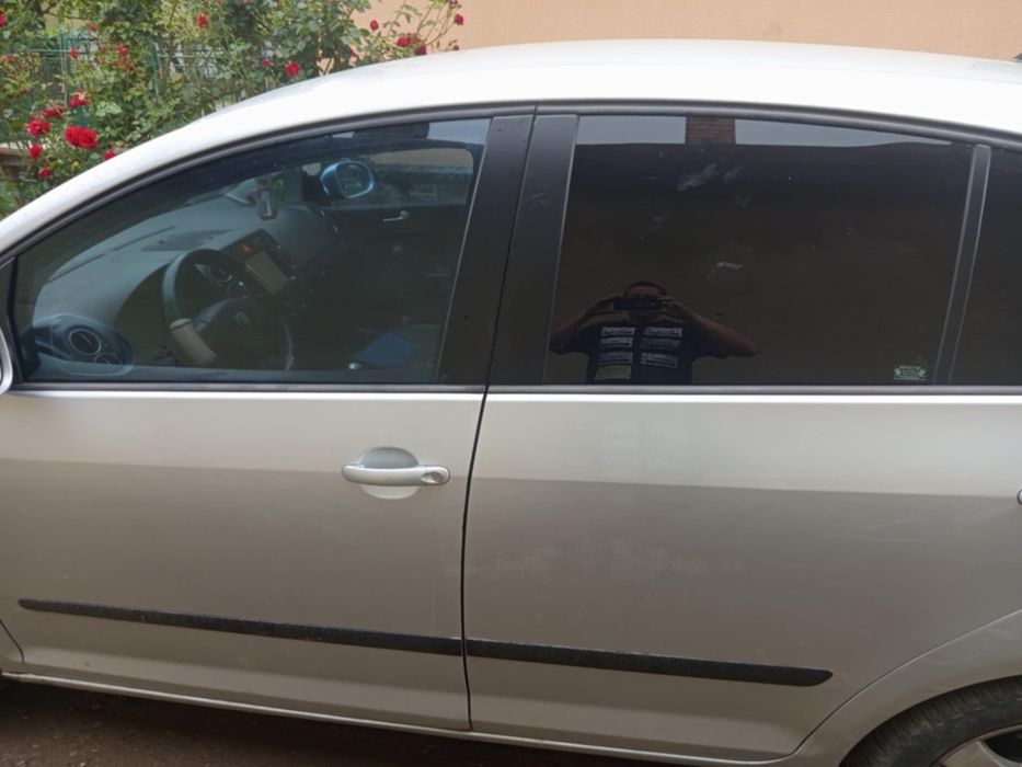 Vând Volkswagen golf 5 plus