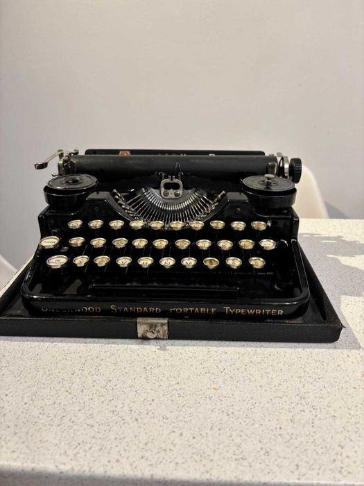 Masina de scris vintage americana Underwood Made in USA.  1500 lei