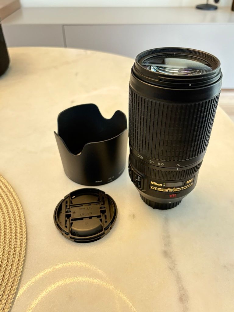 Nikon ED AF-S Nikkor 70-300 mm f/4.5-5.6 G