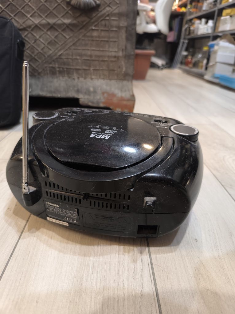 Toshiba Музыкальный CD, USB Плеер, радиостанция, б/у