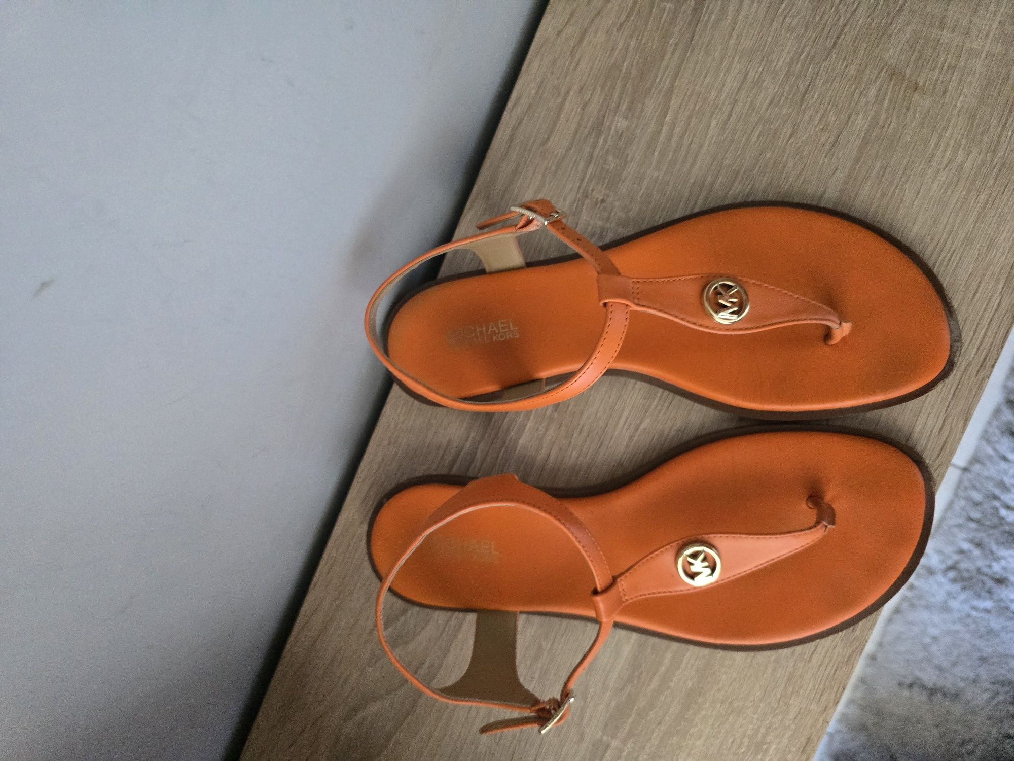 Сандали luis vuton, michael kors, ugg