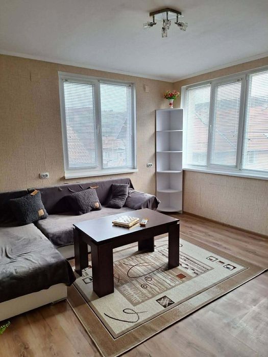 Етаж от къща, под наем, с. Железница