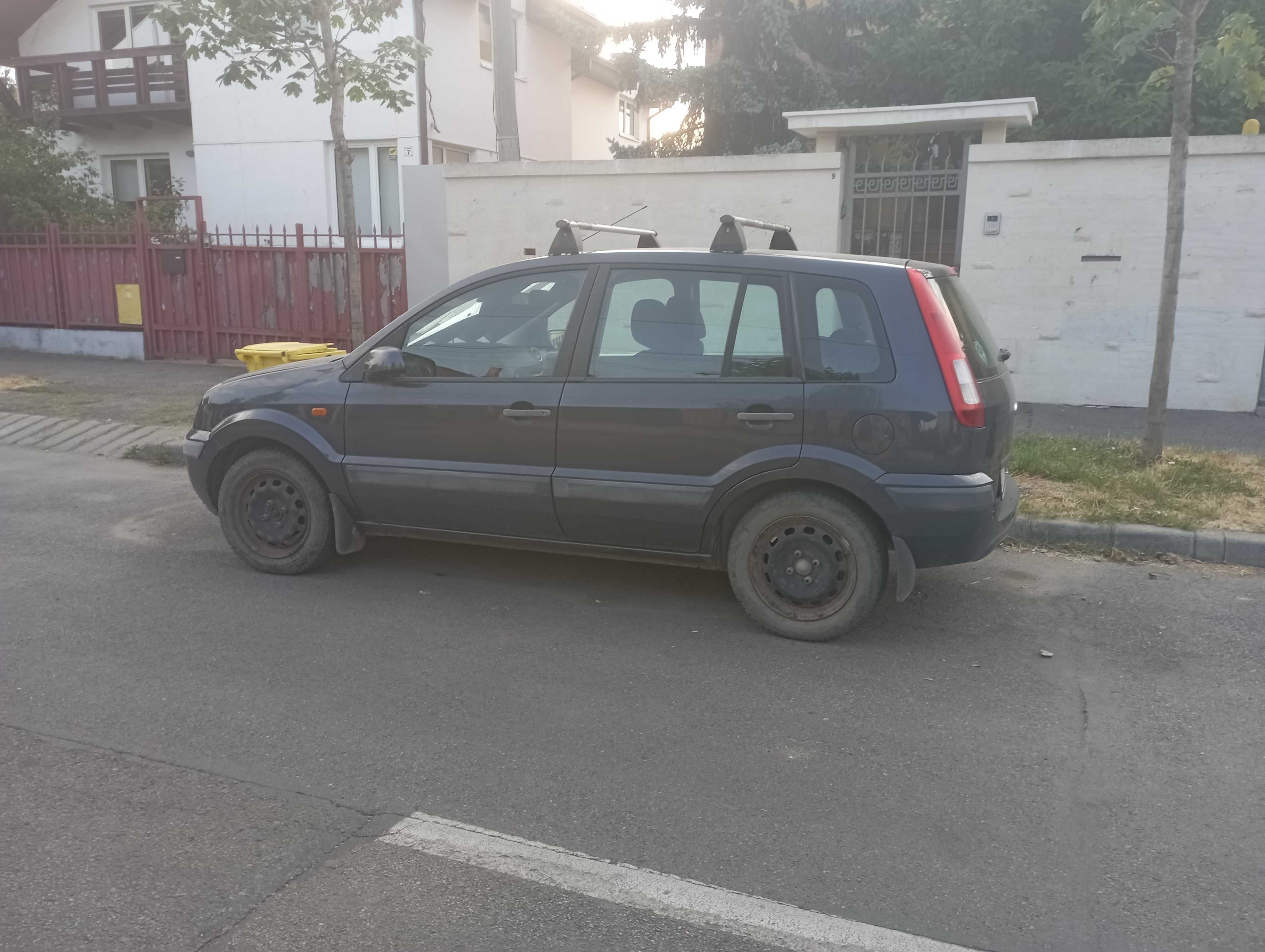 Vând Ford Fusion 1,4