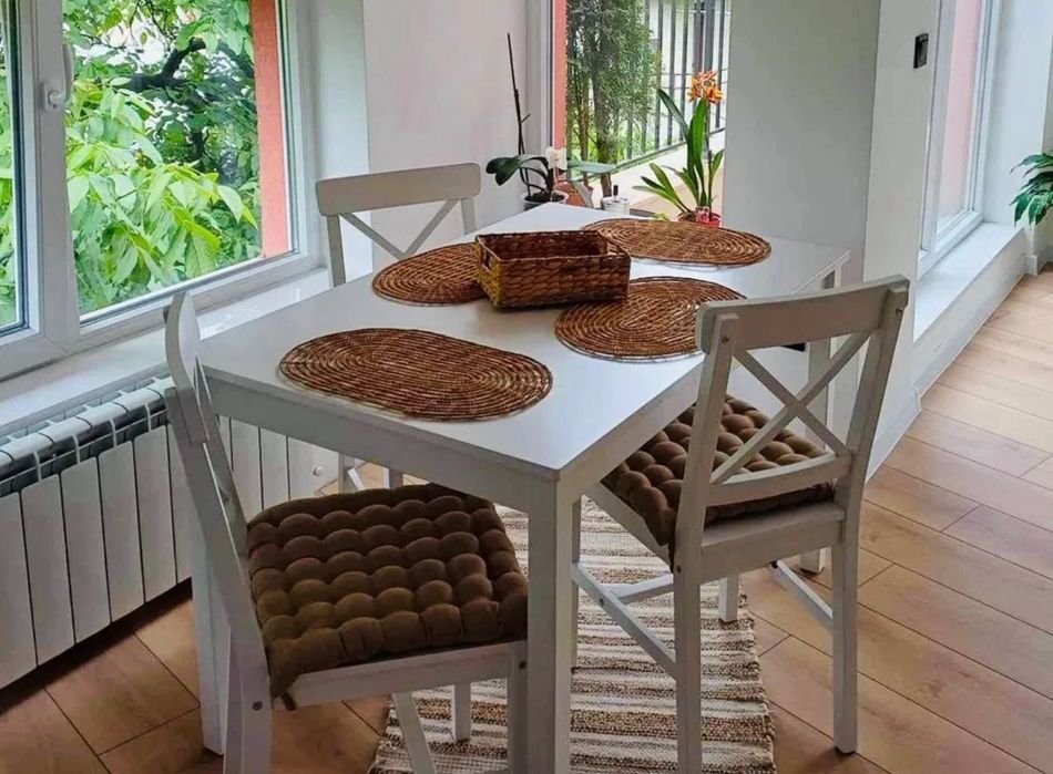 Комплект трапезна маса + 4 стола – Jysk