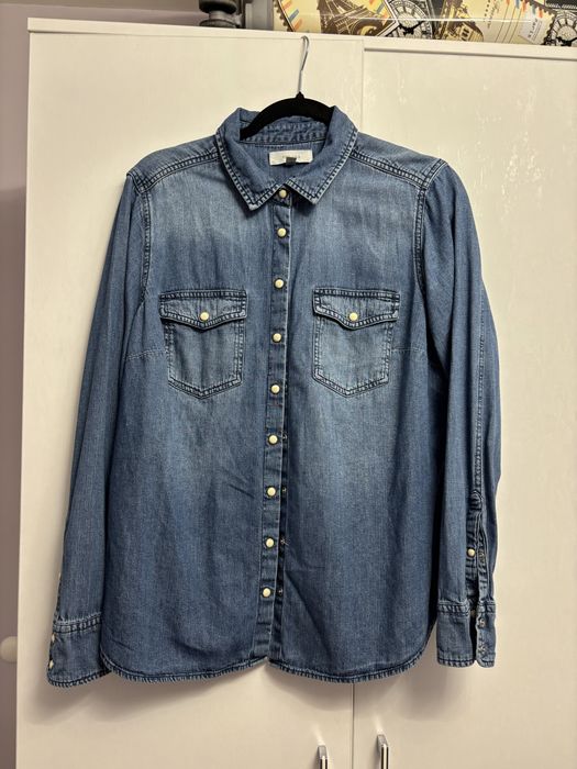 Различни видове дамски ризи.