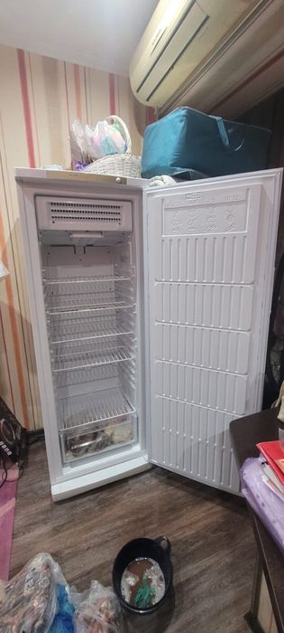 Продам морозильную камеру