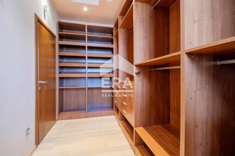 Дава се под наем Четиристаен апартамент в София, Витоша - 285 кв.м за 1750 € - Снимка #10