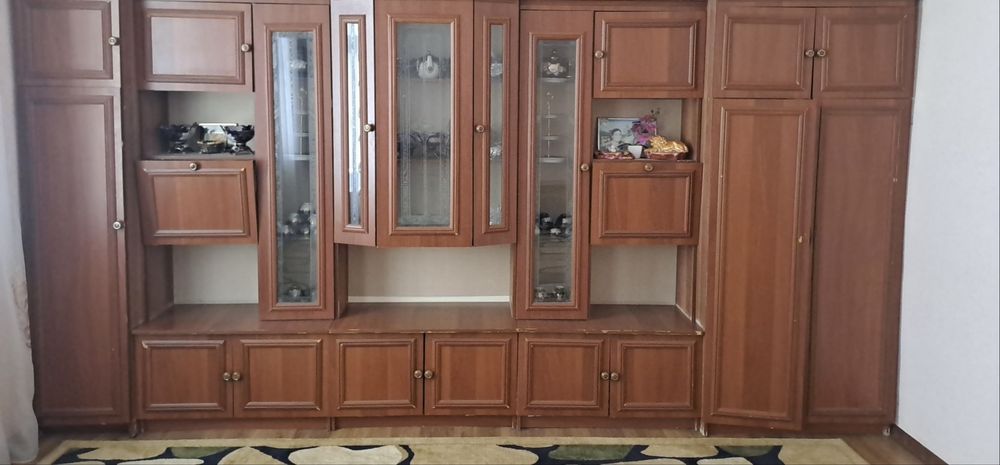 Stenka mebel xolati yaxshi