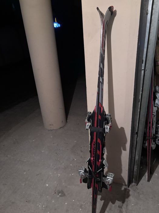 Ofer spre vanzare schiuri