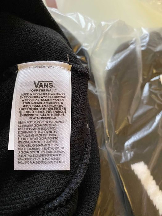 Caciula  VANS   UNISEX   Marime  universala  negru ,ORIGINALE