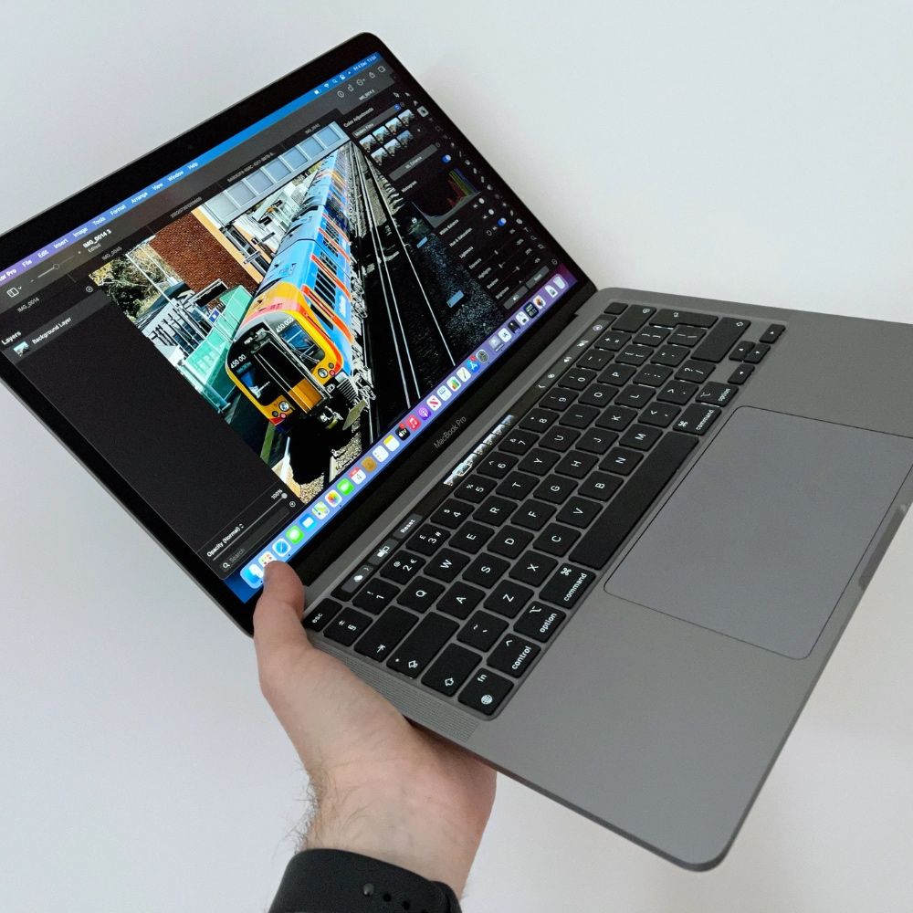 MacBook Pro M1 2020 | 8GB RAM | 256GB SSD | Ideal Holatda!