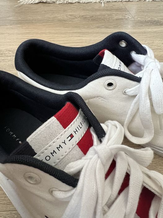 Бели кецове Tommy Hilfiger 42 номер