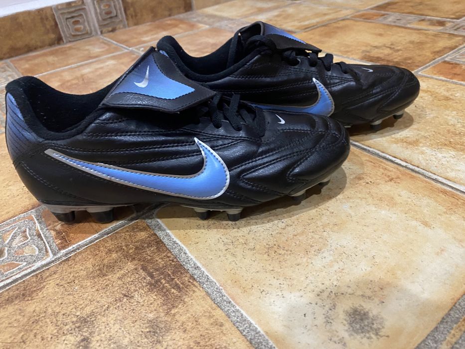 Футболни бутонки