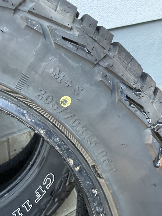 * Vând anvelope iarnă / teren A/T * 205 / 70 / R15 * Aproape noi *