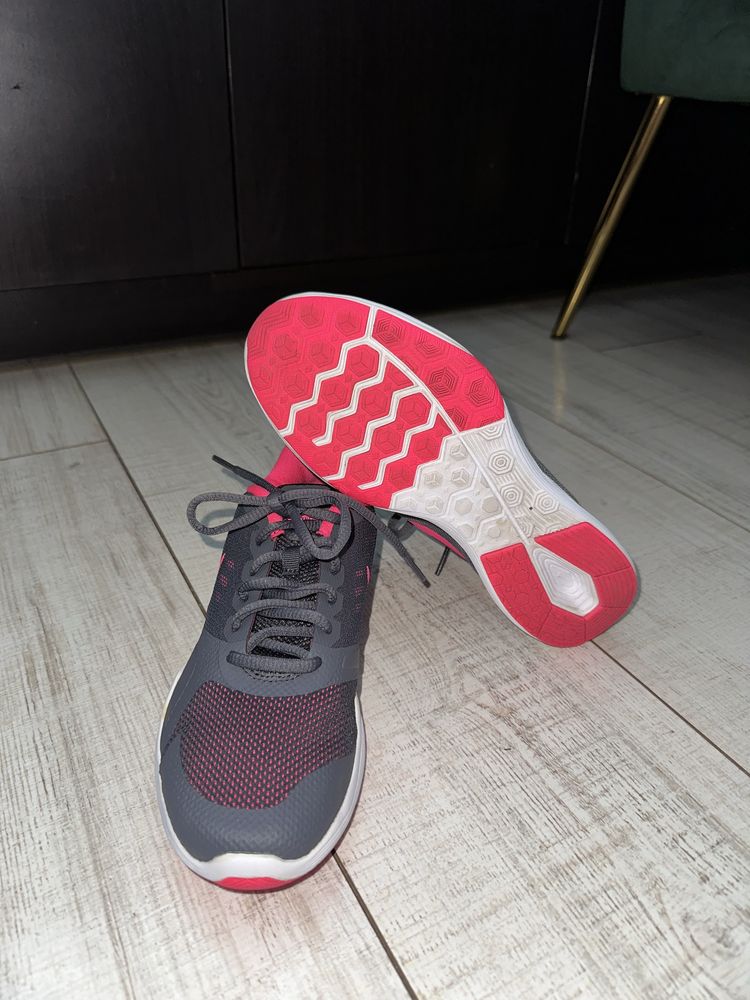 Дамски маратонки Nike Размер 38