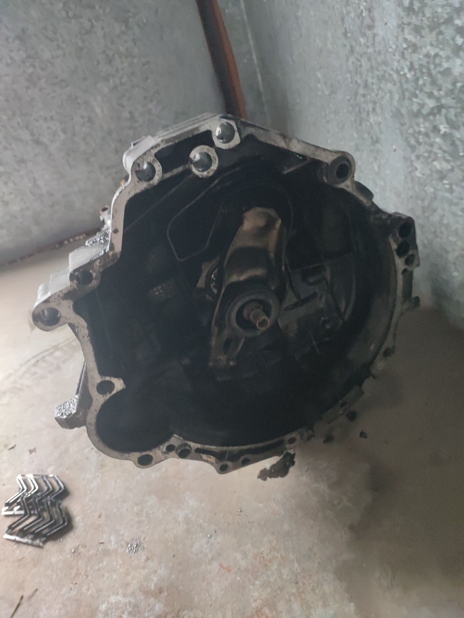 Скоростна кутия 2.3 бензин 4х4 vw audi