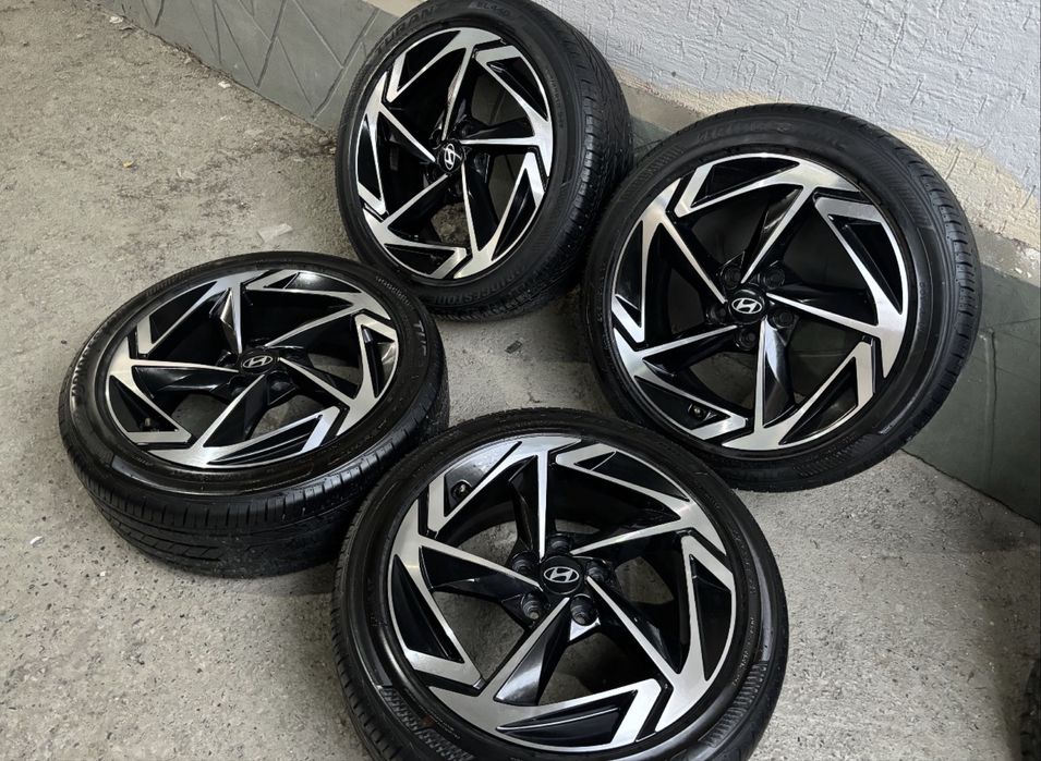 Продается диски 18 с резиной! Покупал новый состояние отлично!