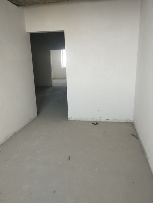 Квартира, евротамир хоналар булинган топлий пол утказилган