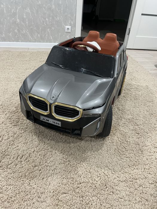 Детская машинка на пульту