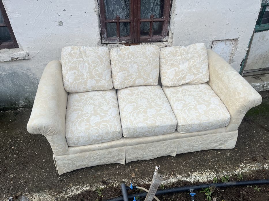 Canapea  3 locuri 1000 ron