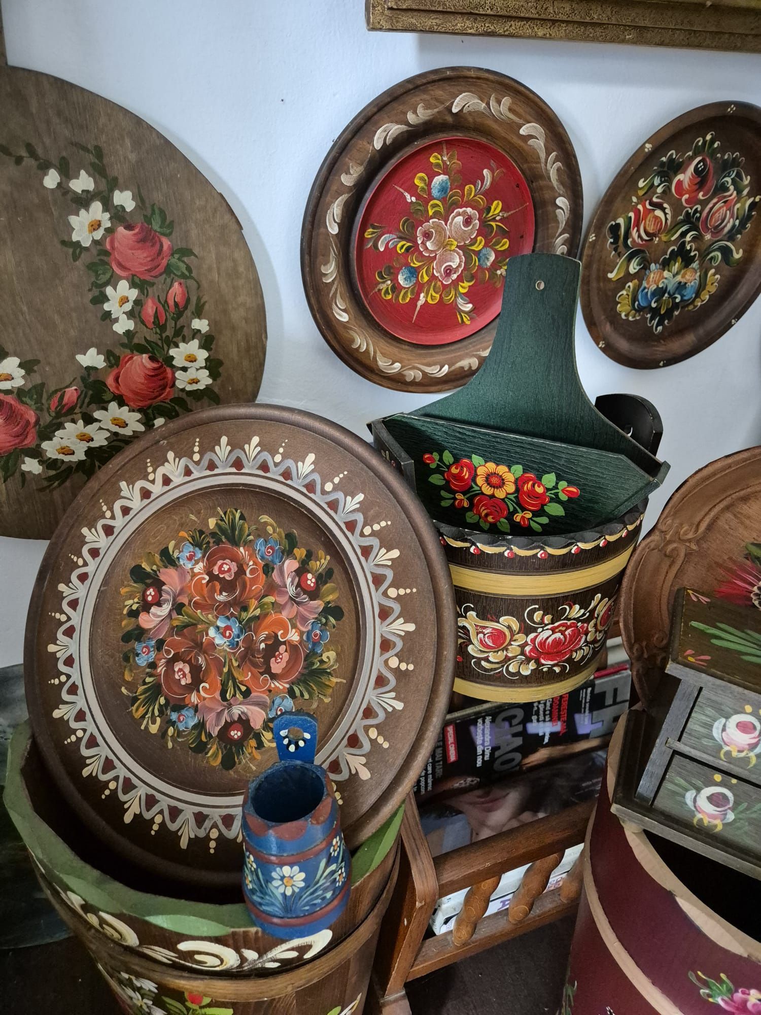 Set de obiecte decorative din lemn.
