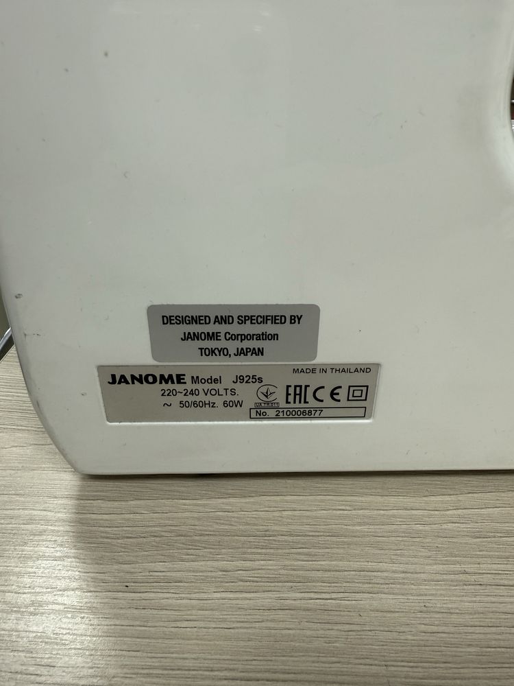 Продам швейную машинку