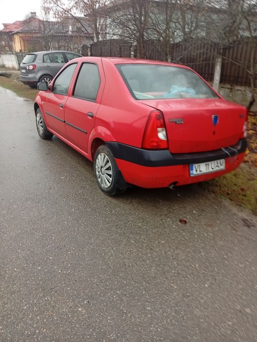 Vând Dacia Logan