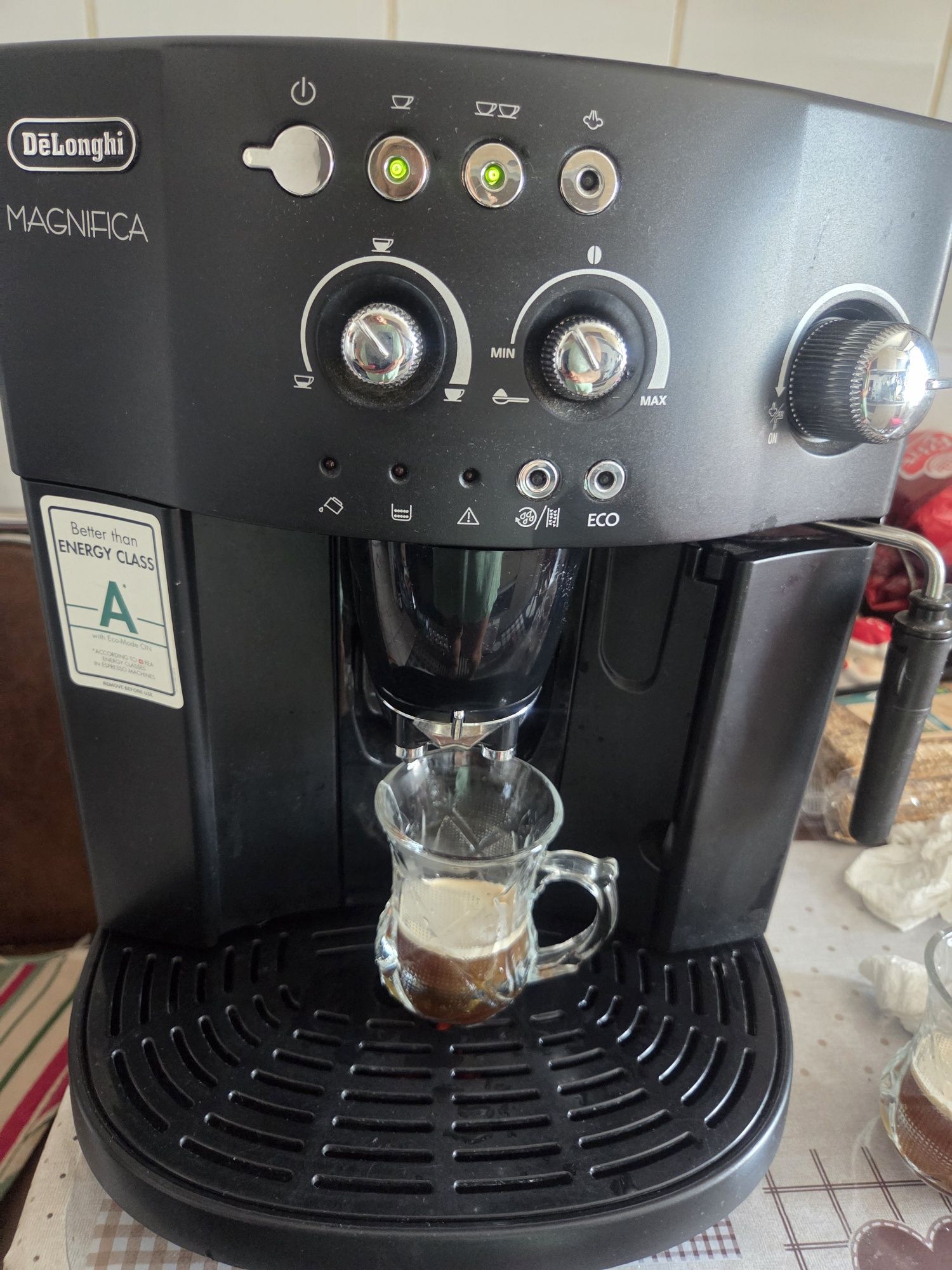 Expresor DeLonghi magnifica