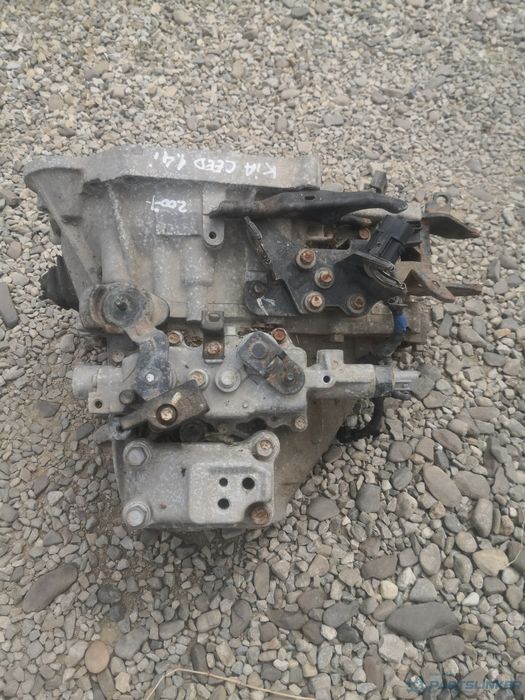 cutie viteze kia ceed 1.4 benzina an 2009 OEM M56cf1