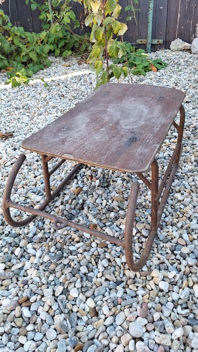 Sănii  de vanzare  .