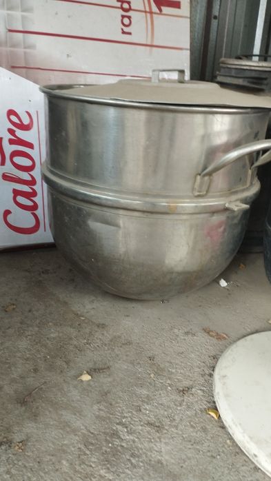 Продам большую кастрюлю.