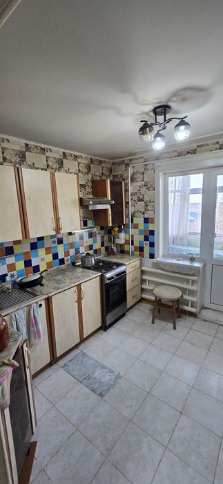 Сдам!  2 ком.кв 5/5 эт.р-он 8 школа 130+