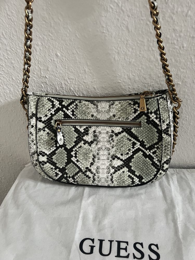 Guess чанта оригинална