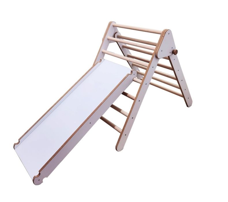 Пиклер триъгълник за катерене и пързалка. монтесори