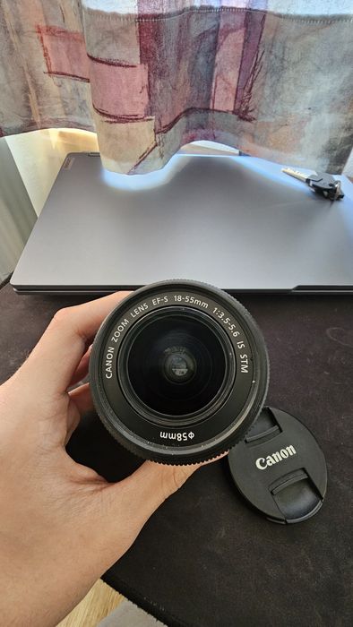 Kit complet DSLR Canon 700D + Grip + 5 baterii gata de fotografiat