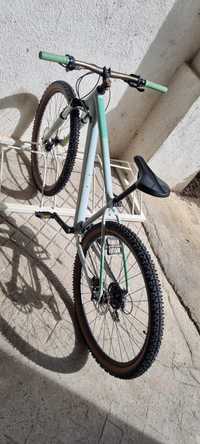 Bicicleta CUBE pentru dama