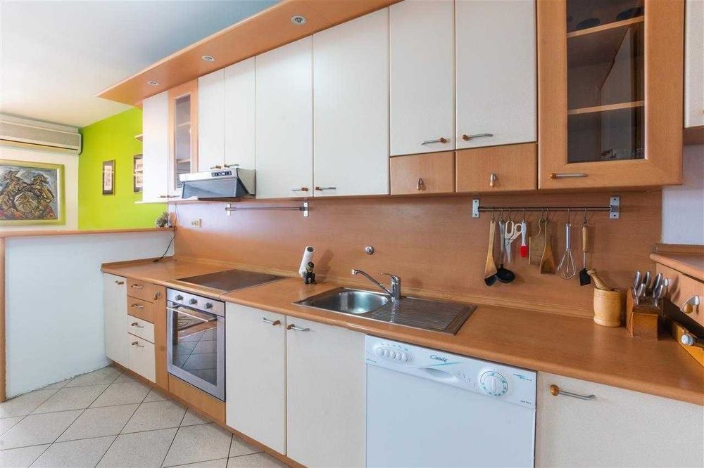 Дава се под наем Двустаен апартамент в Бургас, Лазур - 54 кв.м за 204 € - Снимка #1