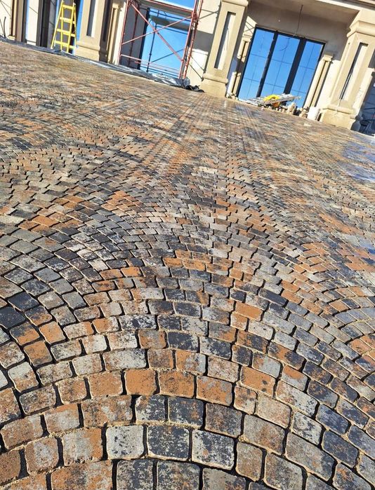 Amenajări cu pavaje.