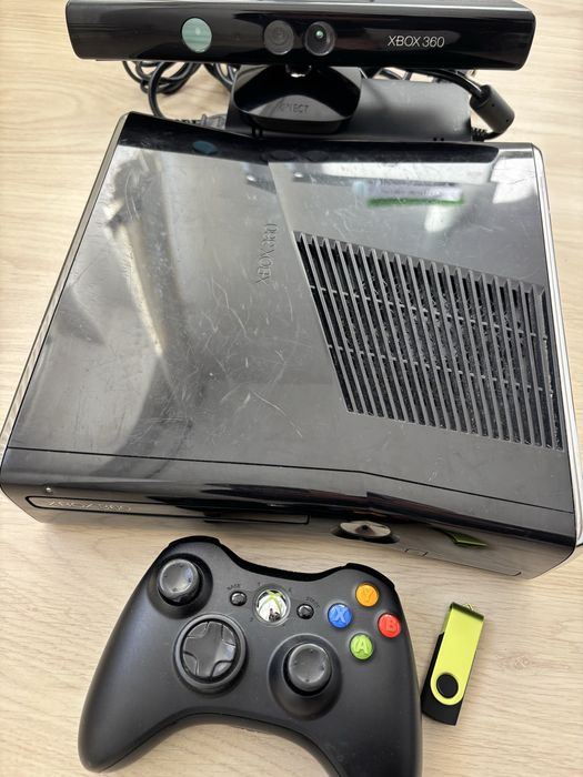 Xbox 360, Modat, 250gb, kinect, maneta