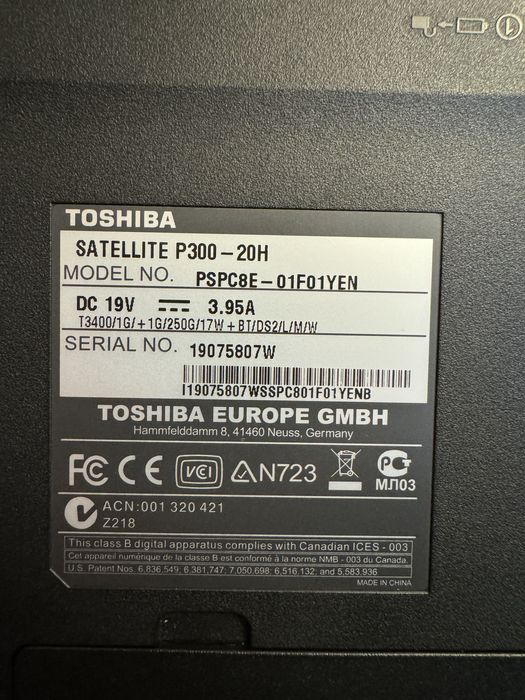 TOSHIBA лаптоп черен