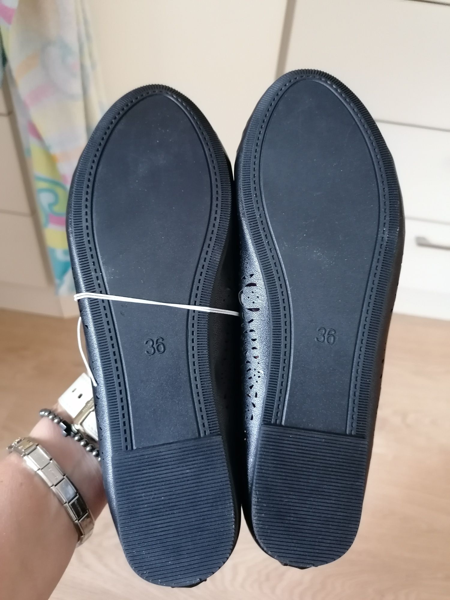 Черни ниски обувки