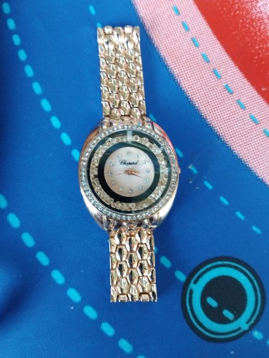 Дамски часовник с камъни Shopard