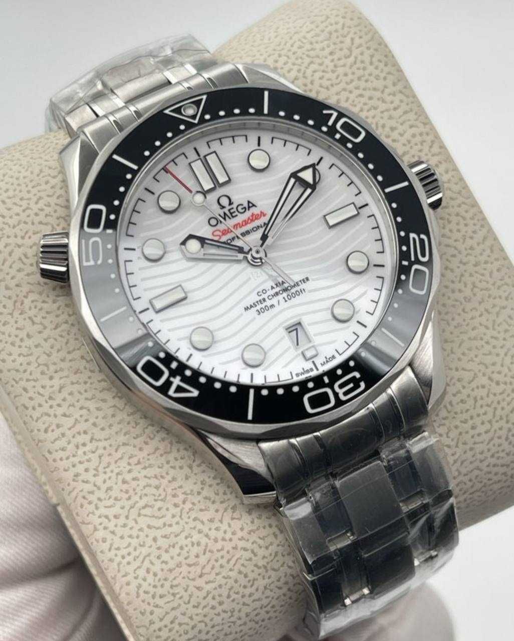 Omega Seamaster Diver 300 M with White Dial on Bracelet