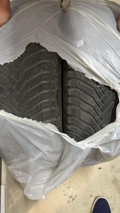 Vând 3 anvelope uzate 30000km  205/55/16 Michelin .Pret 400 lei