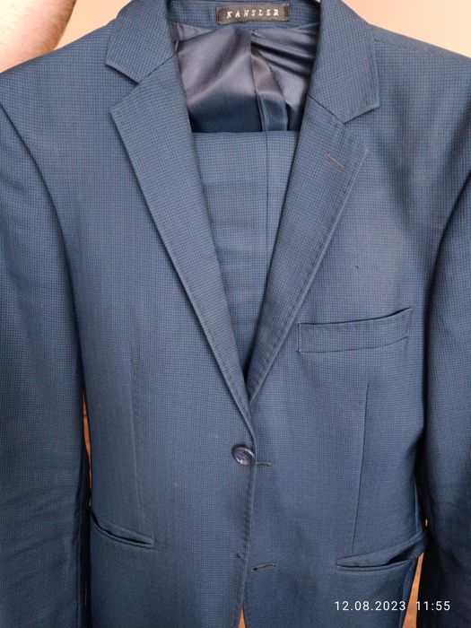 Классический школьный костюм