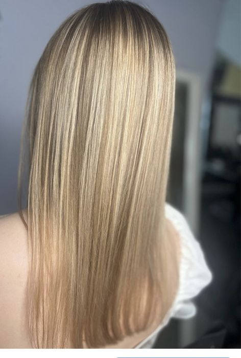 Extensii de păr & Hairstyling în locația clientei