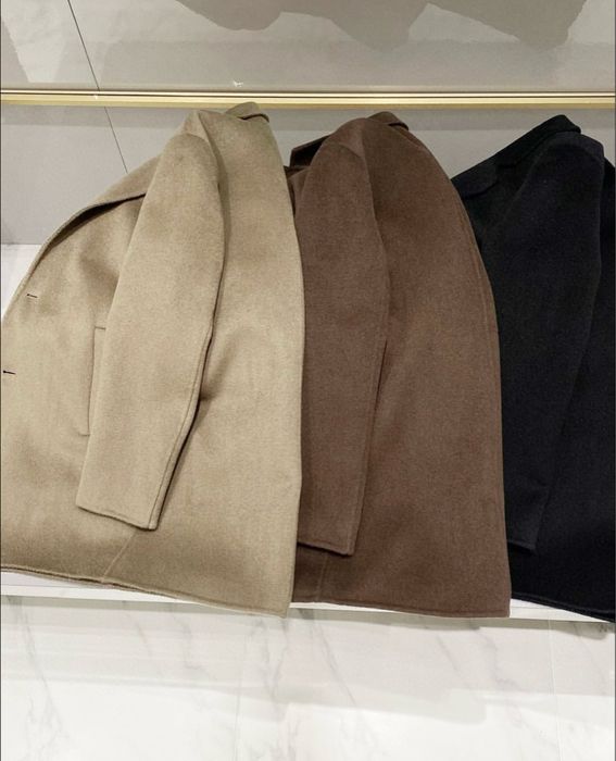 Palton Burberry , calitate premium , pe comanda , nou , M