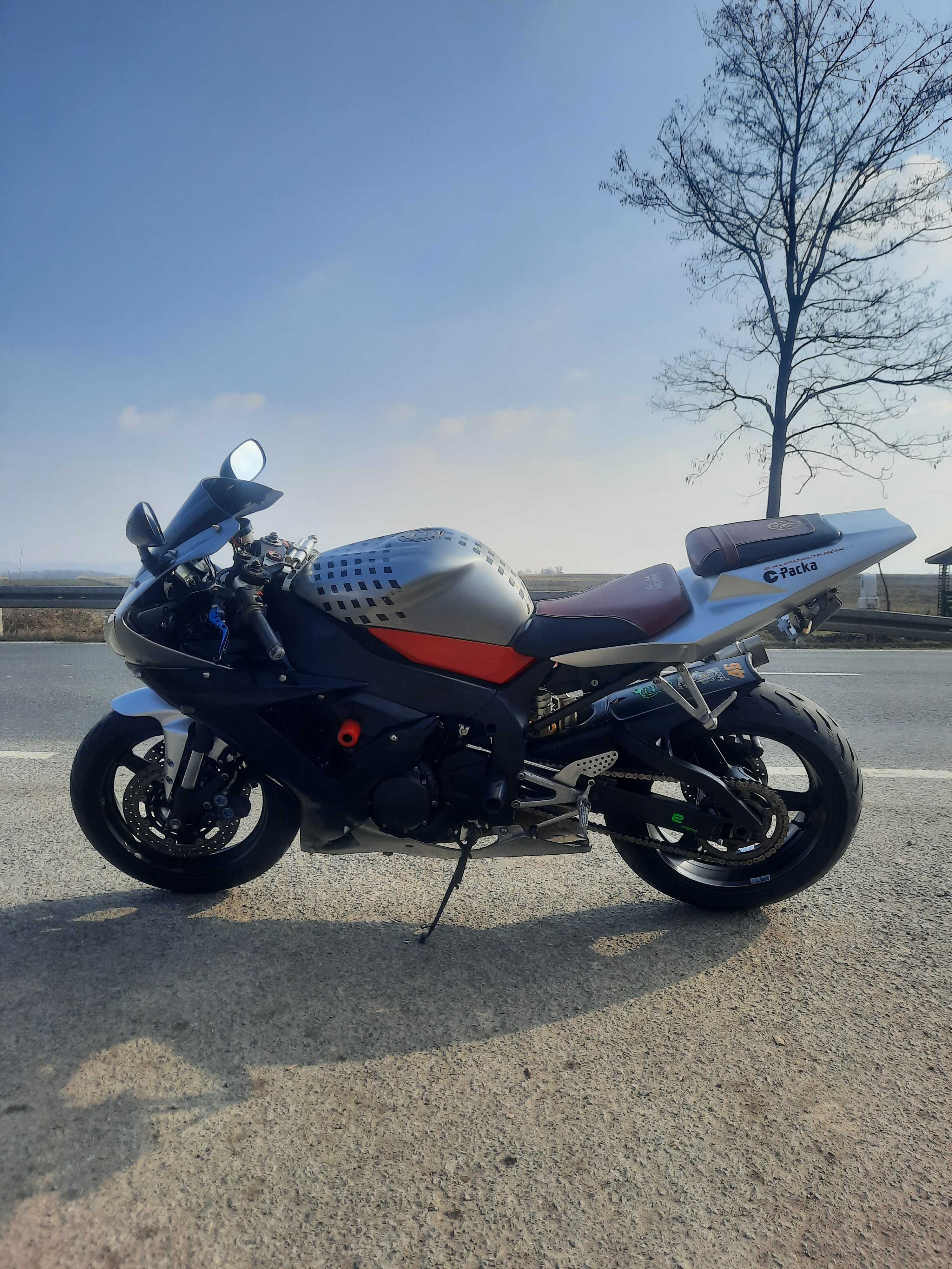 De vanzare yamaha r1 2003