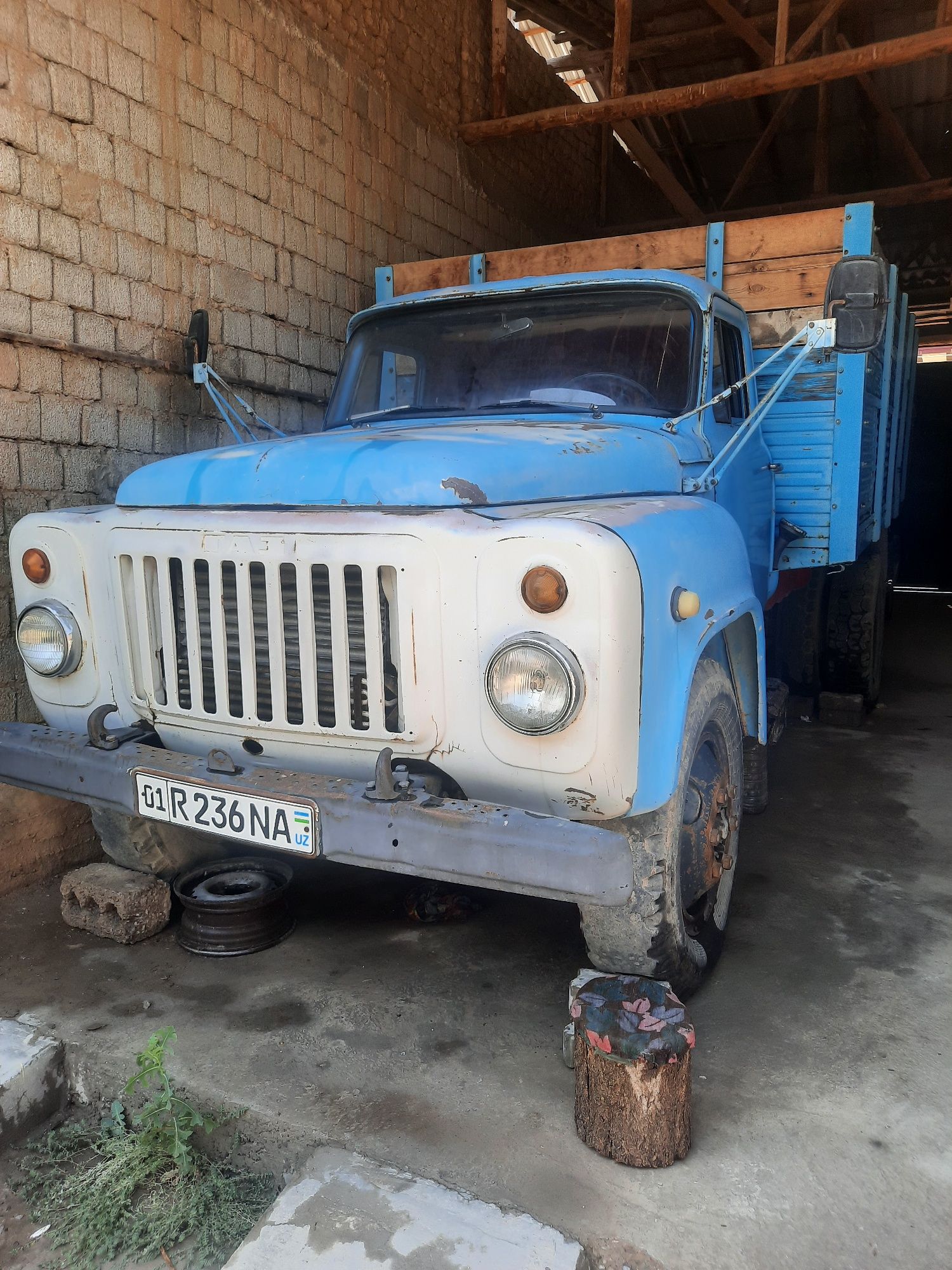 Gaz 53 sotiladi 82 yil